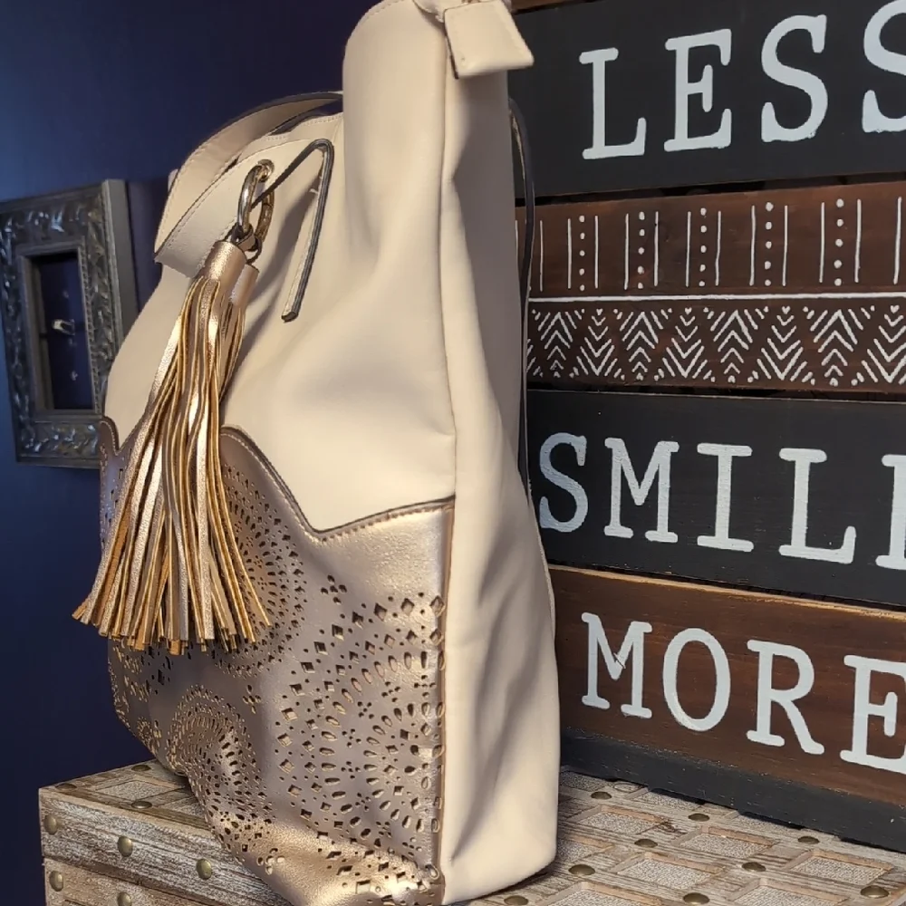 Classic Beige Tote with Rose Gold Metallic Accents - Picture 5 of 14